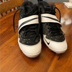 Mens Nike Force Trout Pro Baseball Cleats Size 9 Black And White AR9815-002.